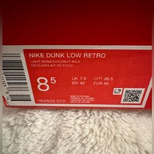 Women’s Nike Dunk. Size 8.5 in Men’s